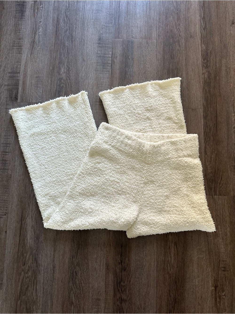 SKIMS White Fuzzy Knit Pants